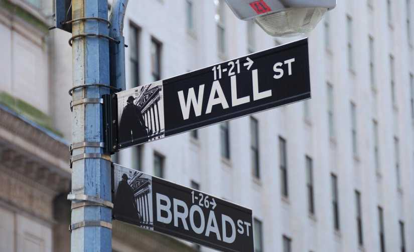 Wall Street menguat